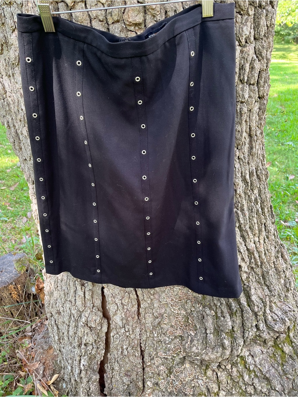 ⭐️BCBG Max Azria Grommet Skirt in size 6